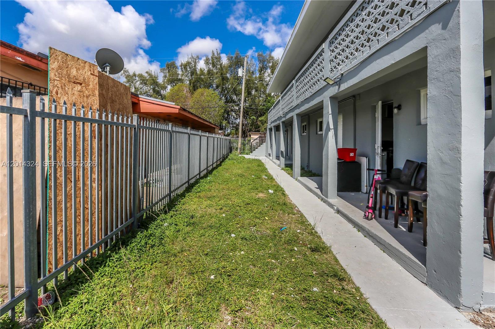 CORAL BAY MANOR - Residential Income