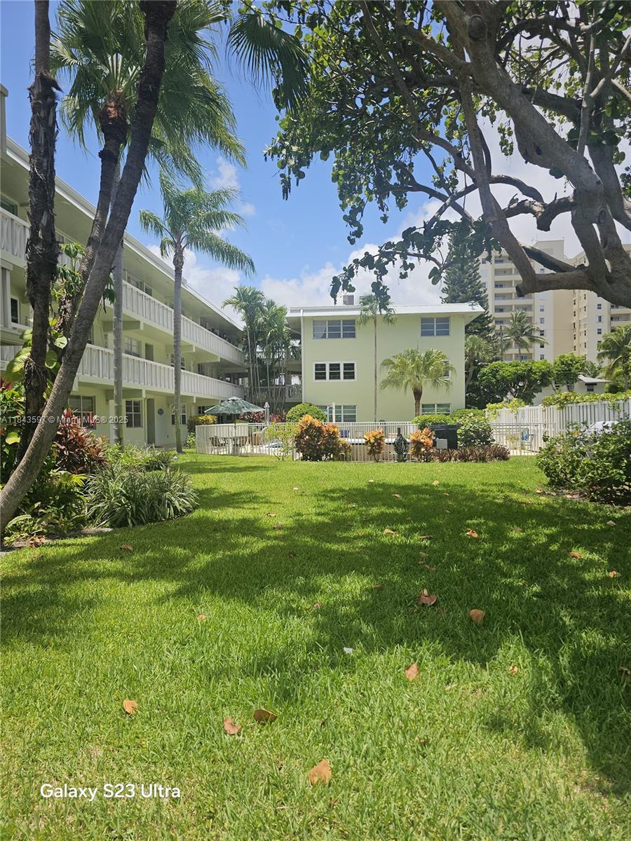 Fort Lauderdale eastside condo!! Great price to live near the beach, Galleria Mall and everything FTL has to offer!! All ages, 1/1 on the 3rd floor with an elevator. Light and bright unit wikth ceramic tile floors.. Enjoy the community pool and lounge and BBQ area ..