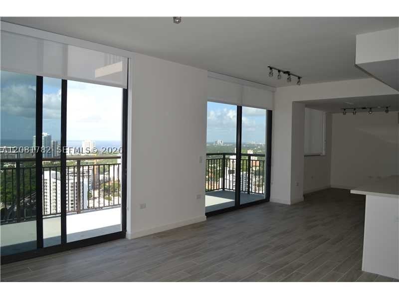 999 SW 1 AV 2503