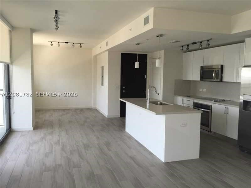 999 SW 1 AV 2503