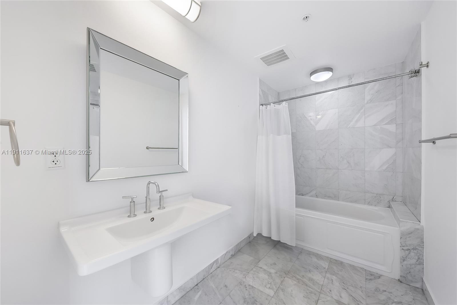 REGATTA AT INDIAN CREEK C - Residential Lease