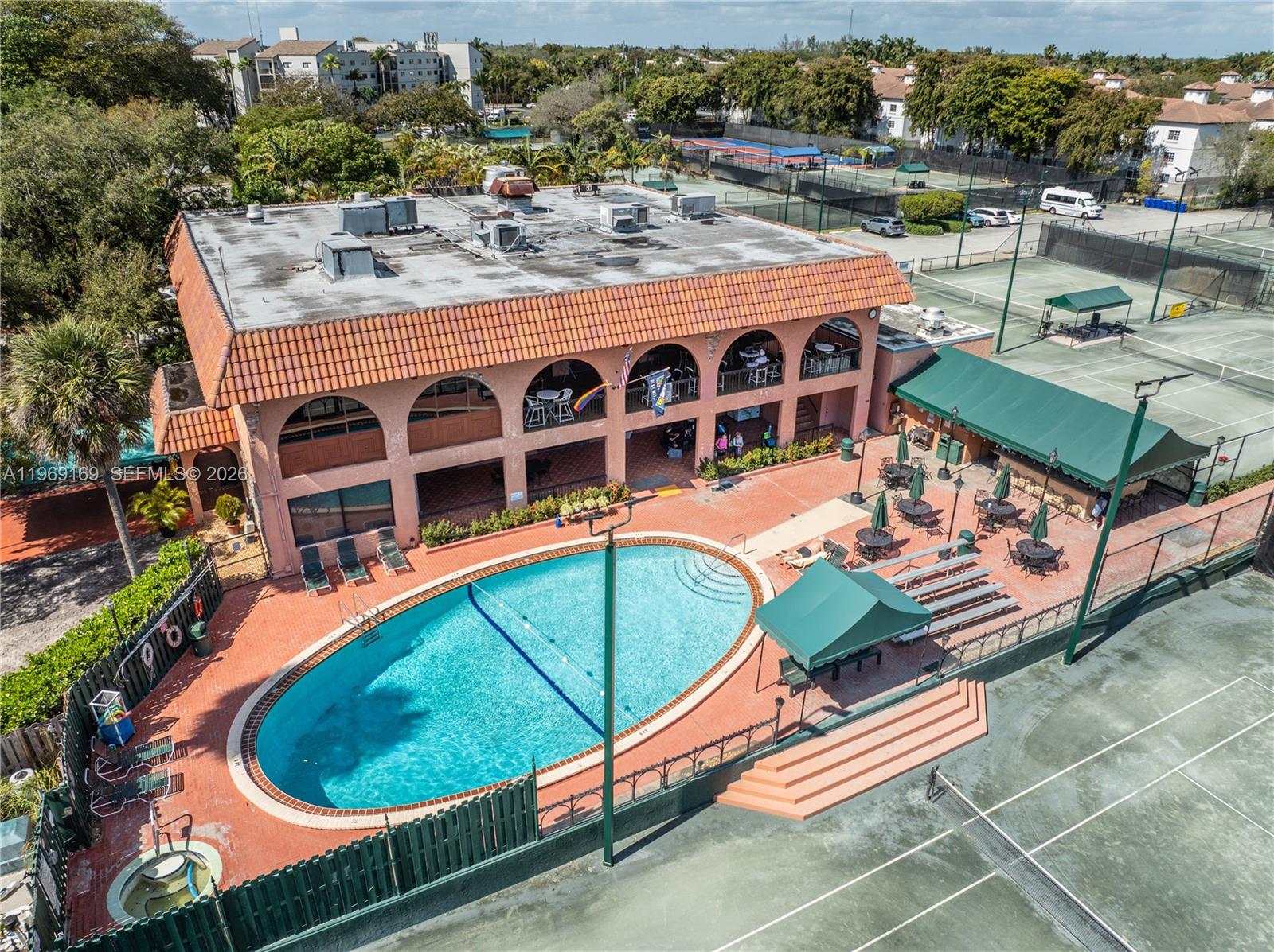 670 Tennis Club Dr 307