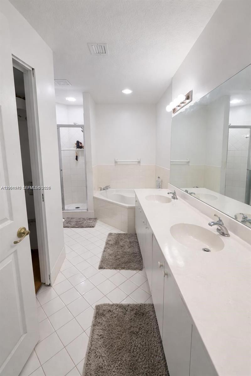DORAL NORTHEAST TOWNHOMES - Residential Lease
