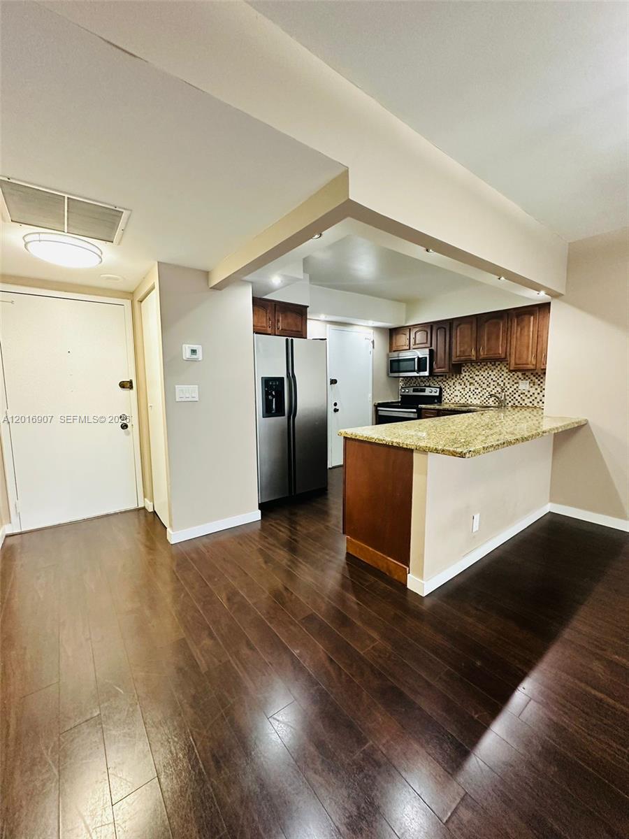 600 Three Islands Blvd 304