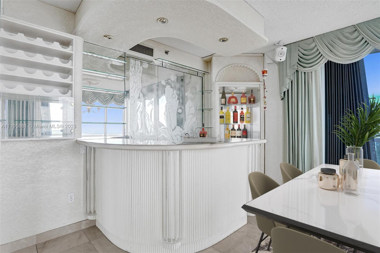 LA TOUR CONDO - Residential