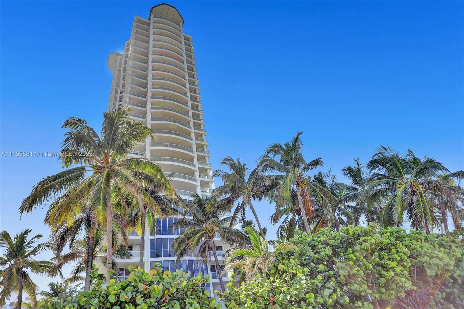 LA TOUR CONDO - Residential