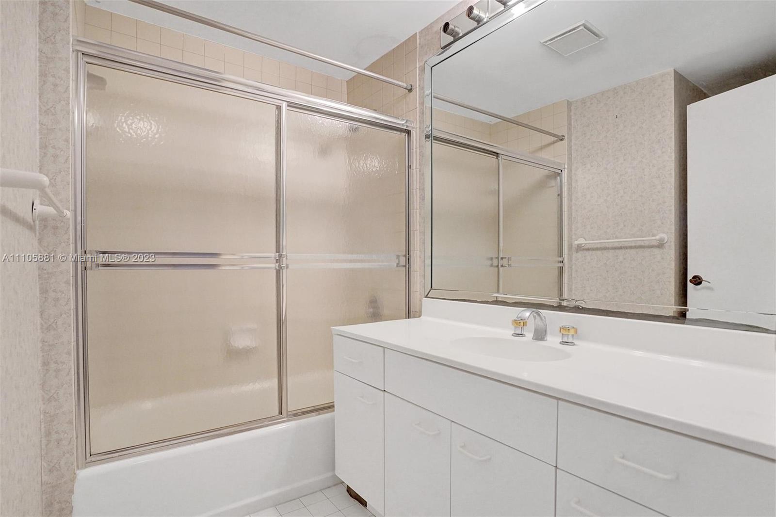 LA TOUR CONDO - Residential