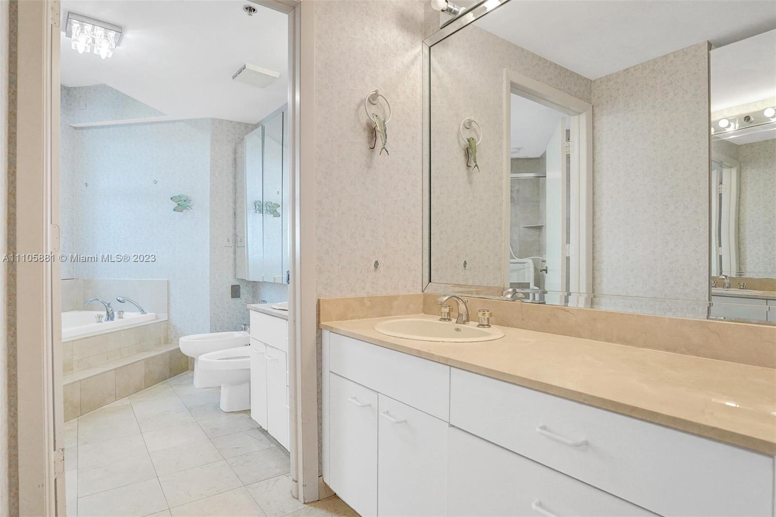 LA TOUR CONDO - Residential