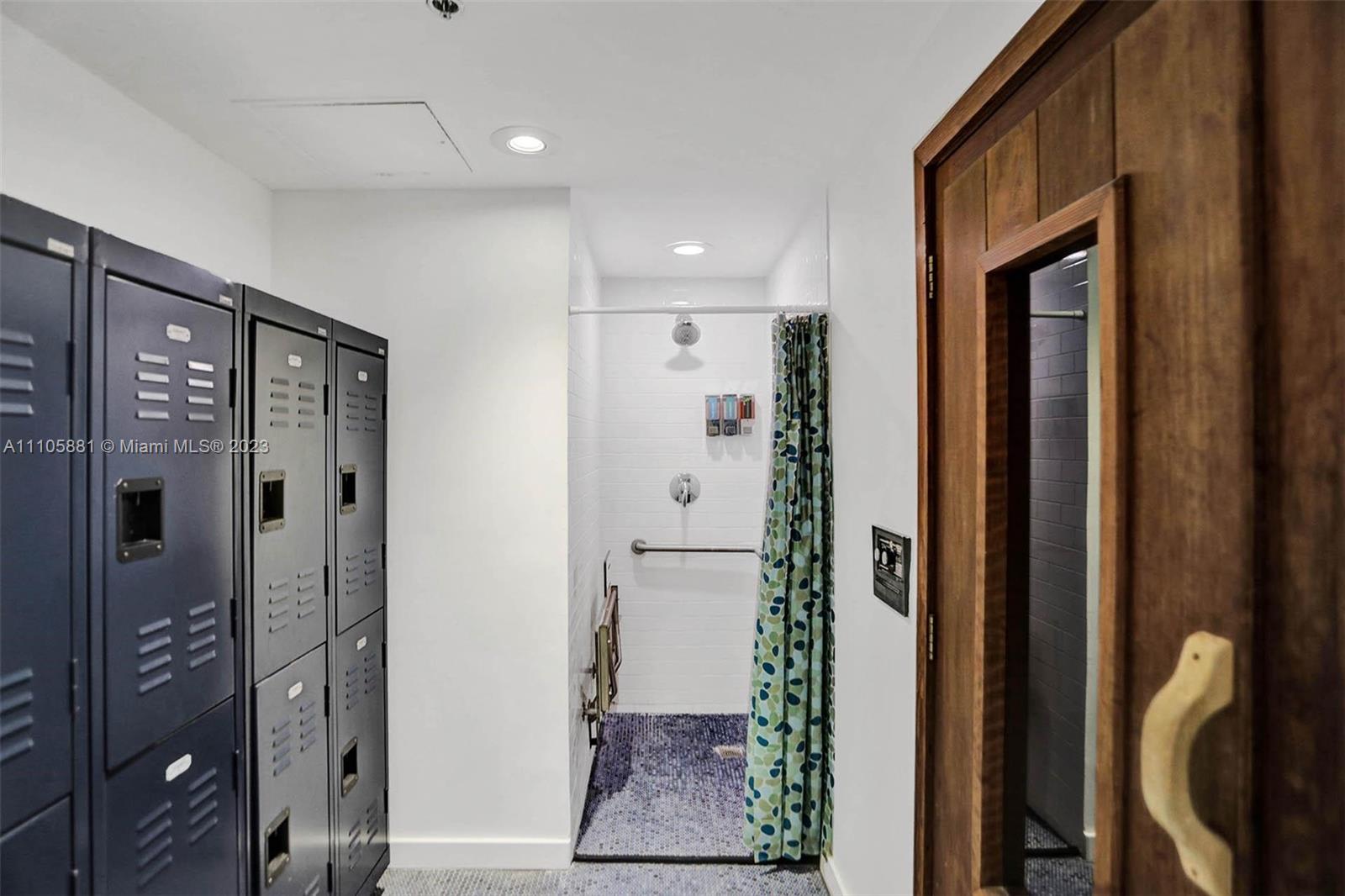 LA TOUR CONDO - Residential