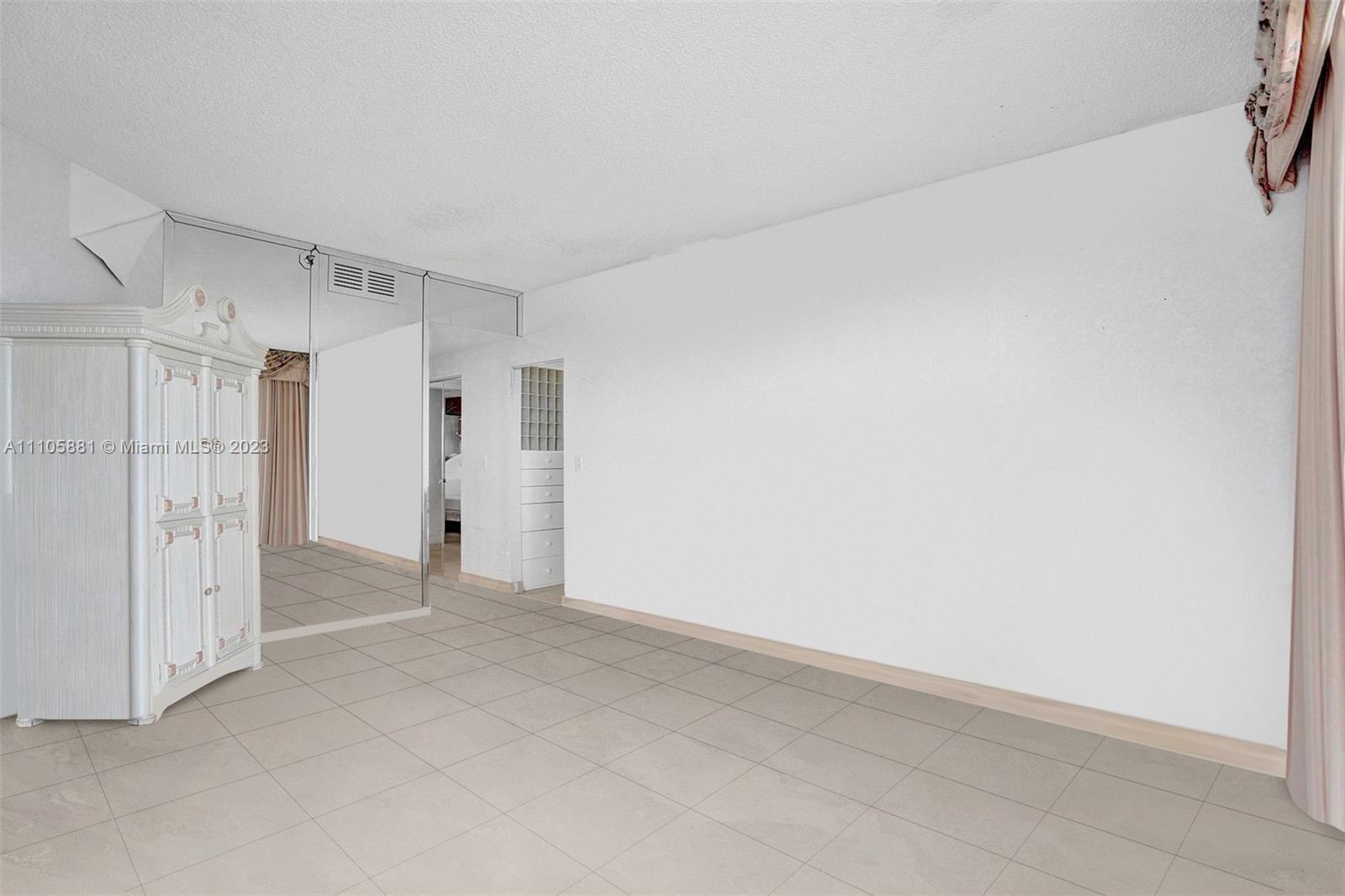 LA TOUR CONDO - Residential