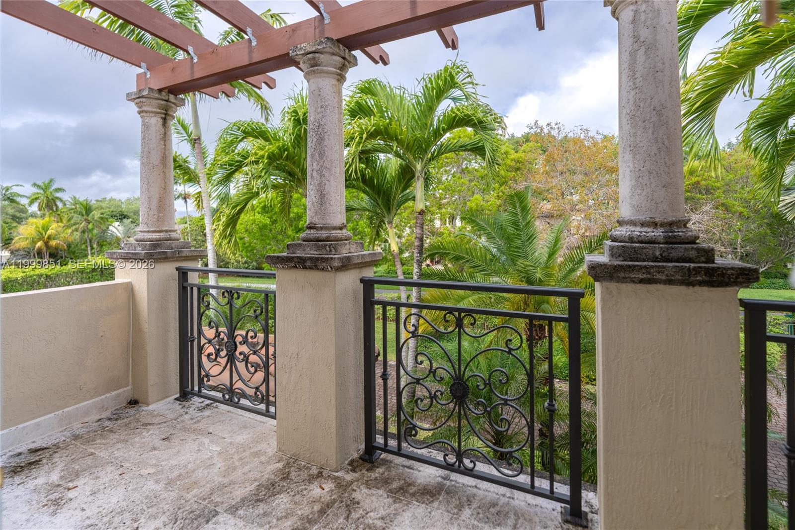 TOWN & RANCH ESTATES - Residential