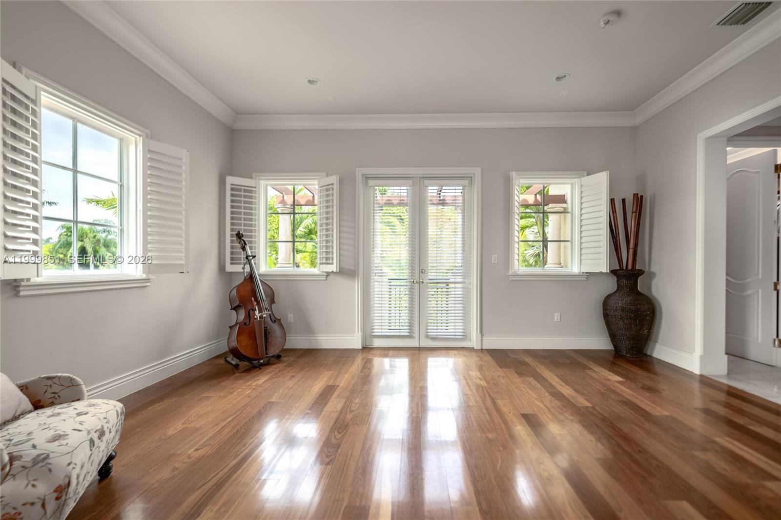 TOWN & RANCH ESTATES - Residential