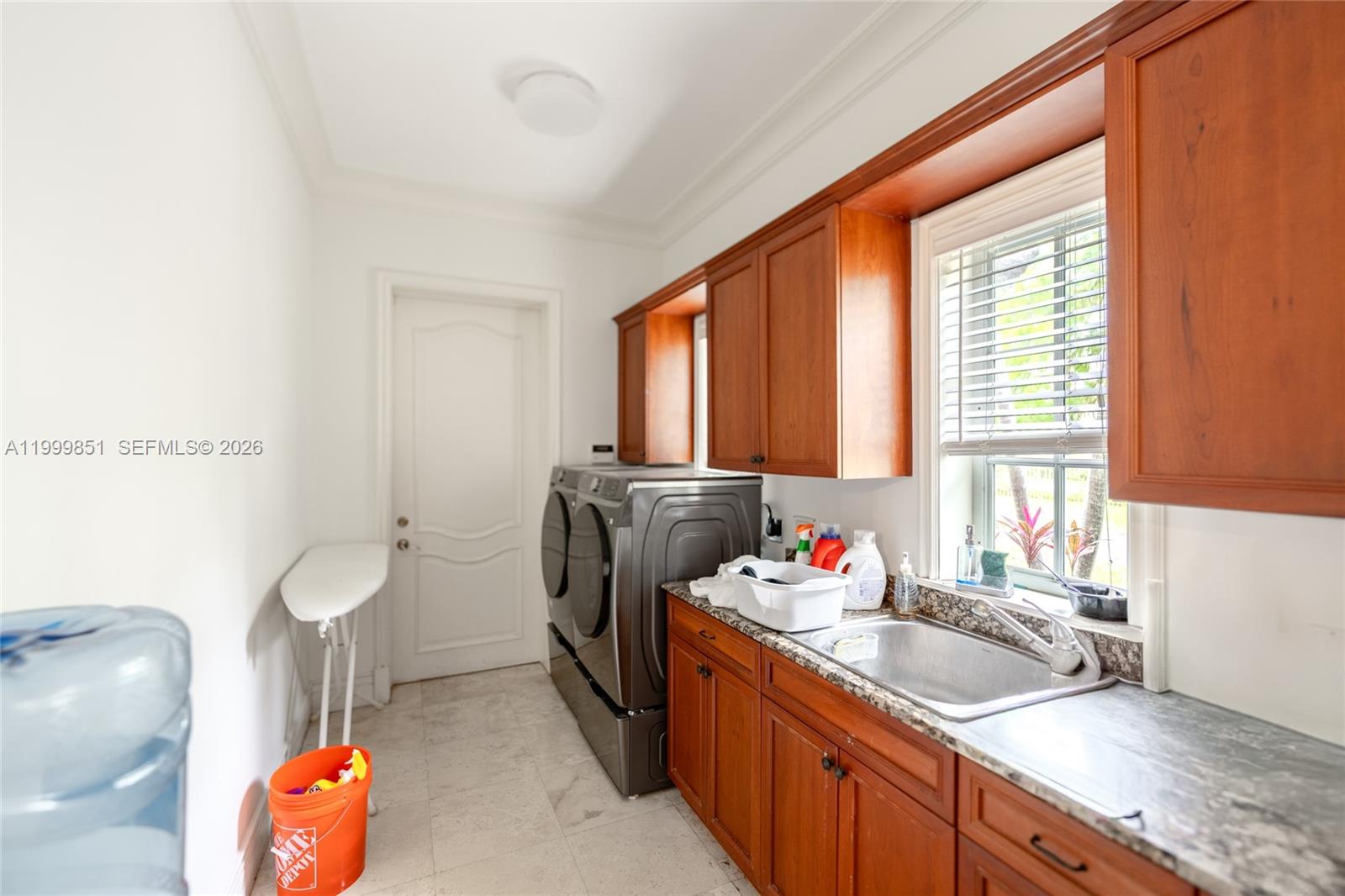 TOWN & RANCH ESTATES - Residential