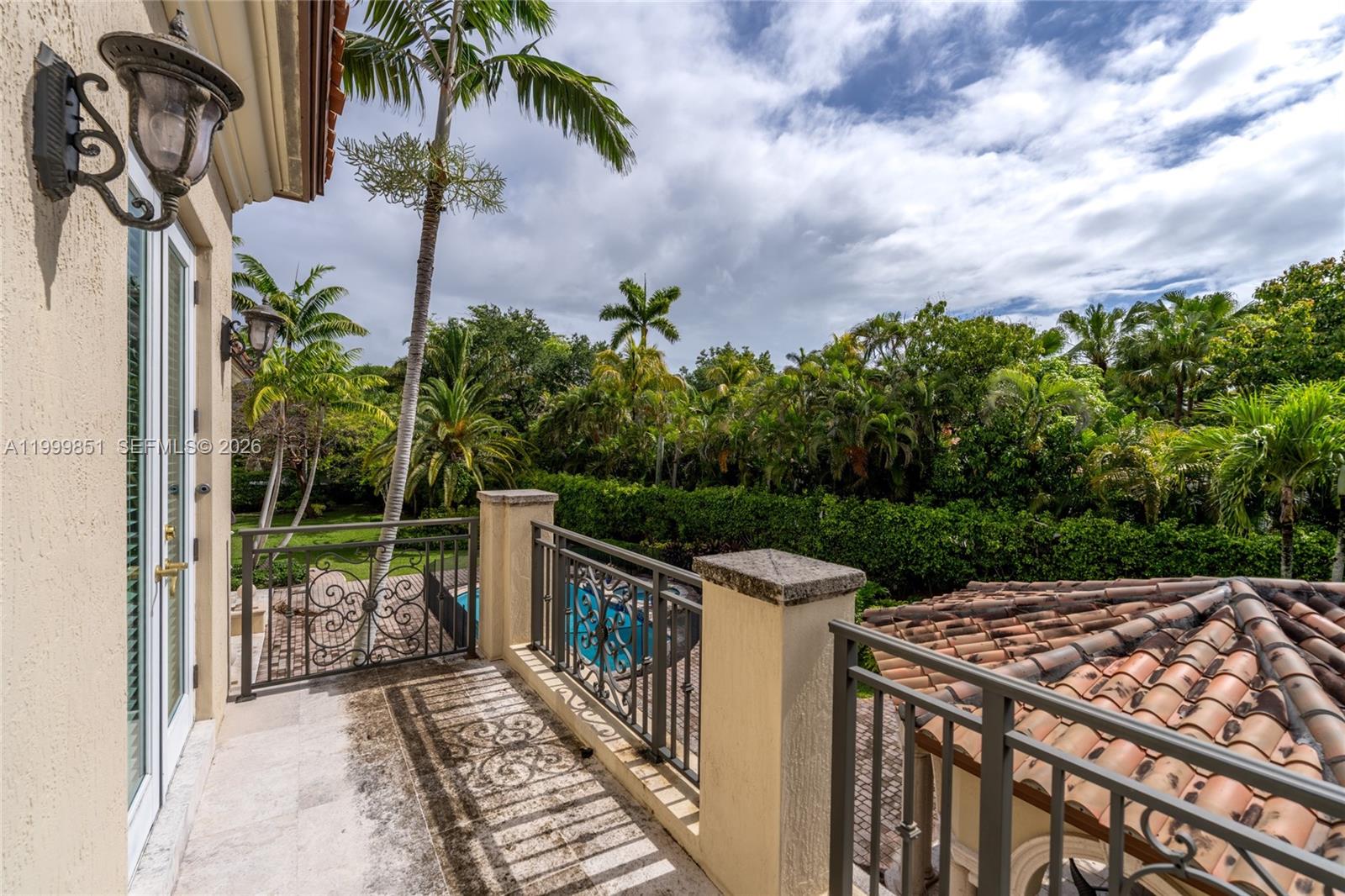 TOWN & RANCH ESTATES - Residential