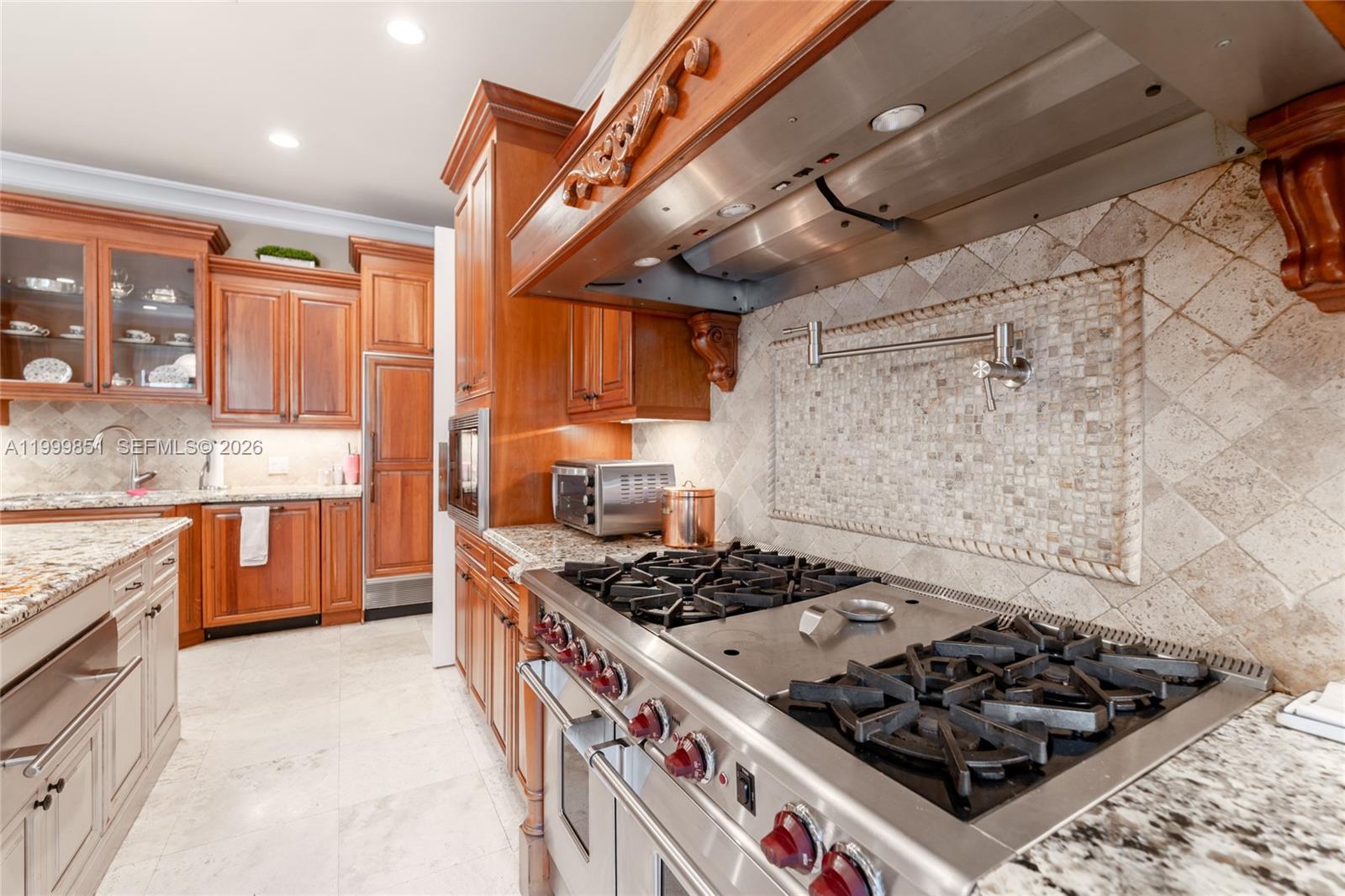 TOWN & RANCH ESTATES - Residential