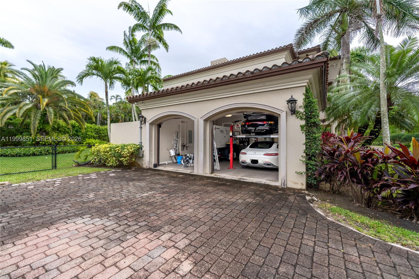 TOWN & RANCH ESTATES - Residential