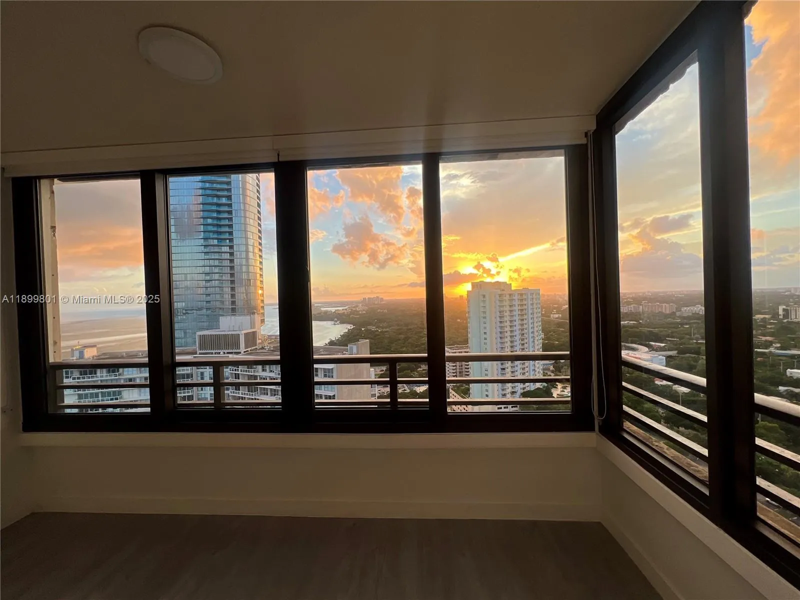 Miami, Florida 33129, United States, 1 Bedroom Bedrooms, ,2 BathroomsBathrooms,Residential,Active,231295