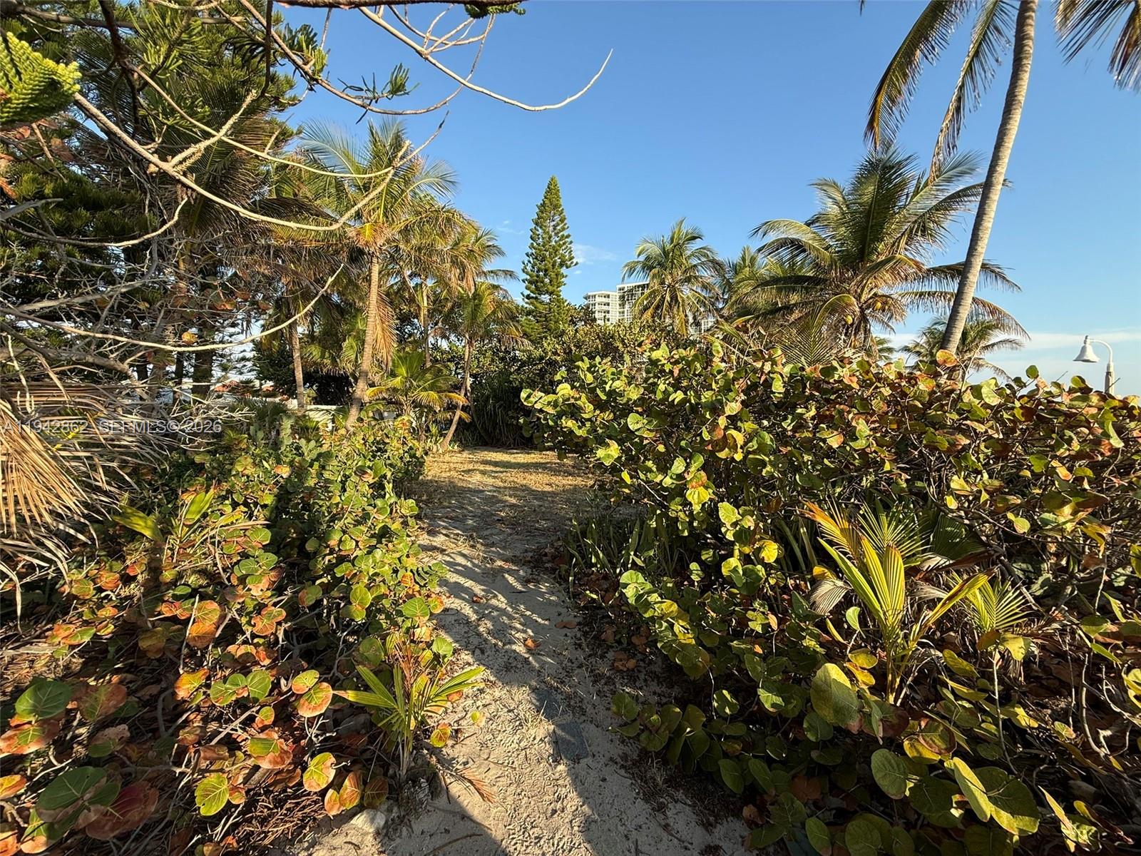 HOLLYWOOD CENTRAL BEACH - Land