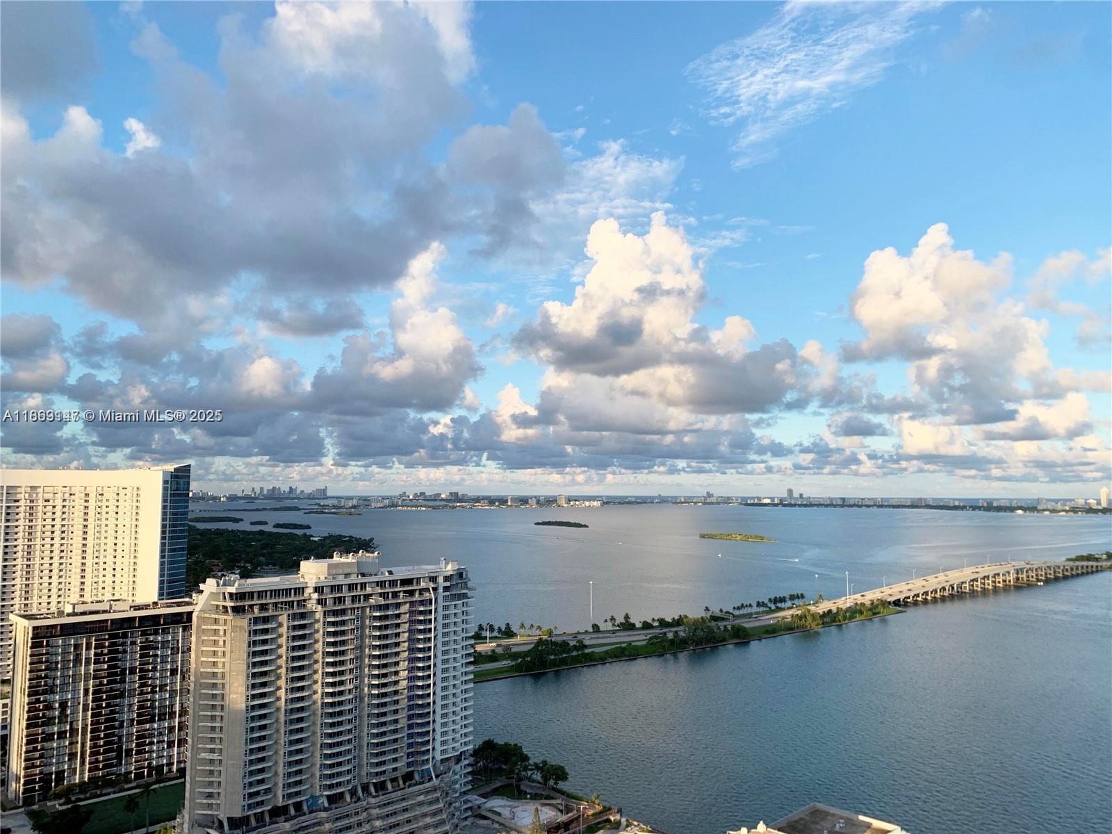 PARAISO BAYVIEWS CONDO - Residential