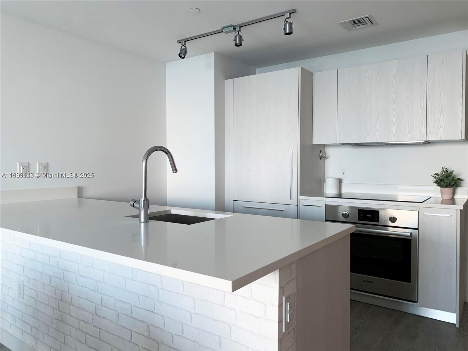 501 NE 31st St 3410