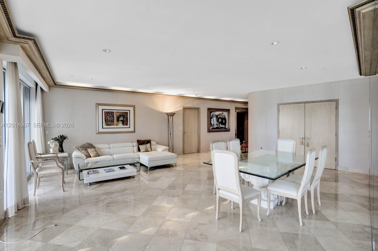 MAJESTIC TOWER - Residential