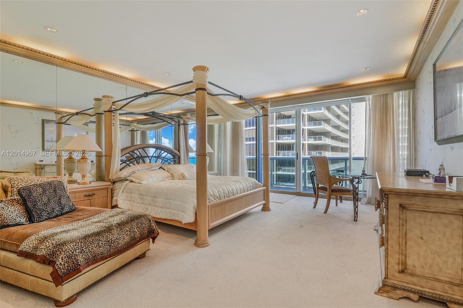 MAJESTIC TOWER - Residential