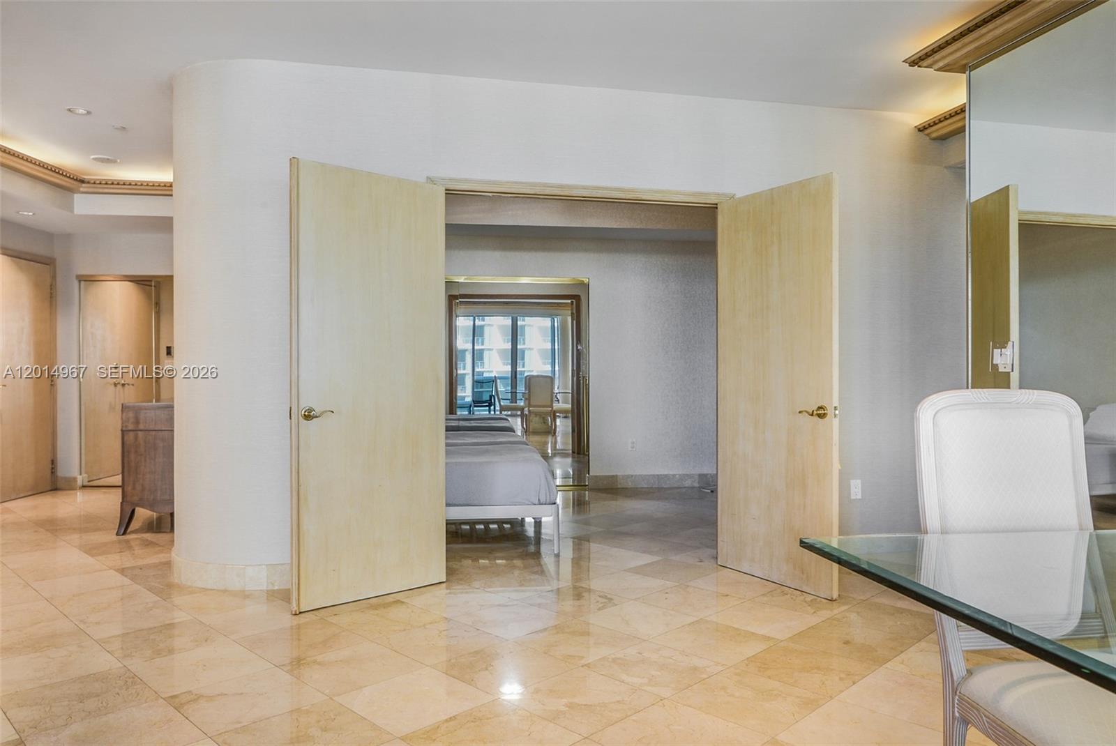MAJESTIC TOWER - Residential