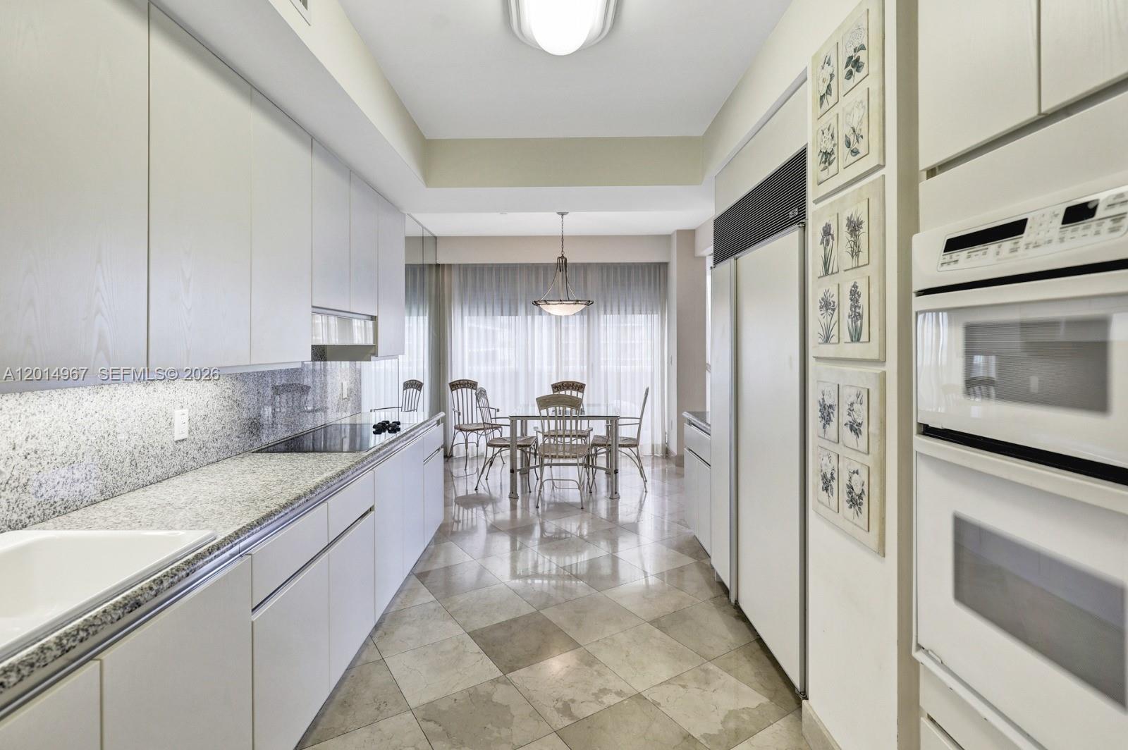 MAJESTIC TOWER - Residential