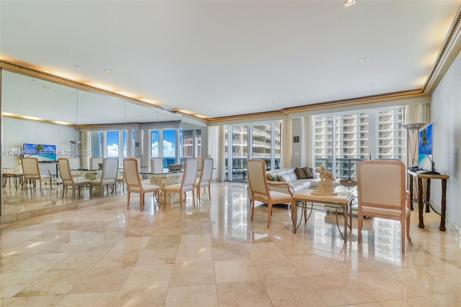 MAJESTIC TOWER - Residential
