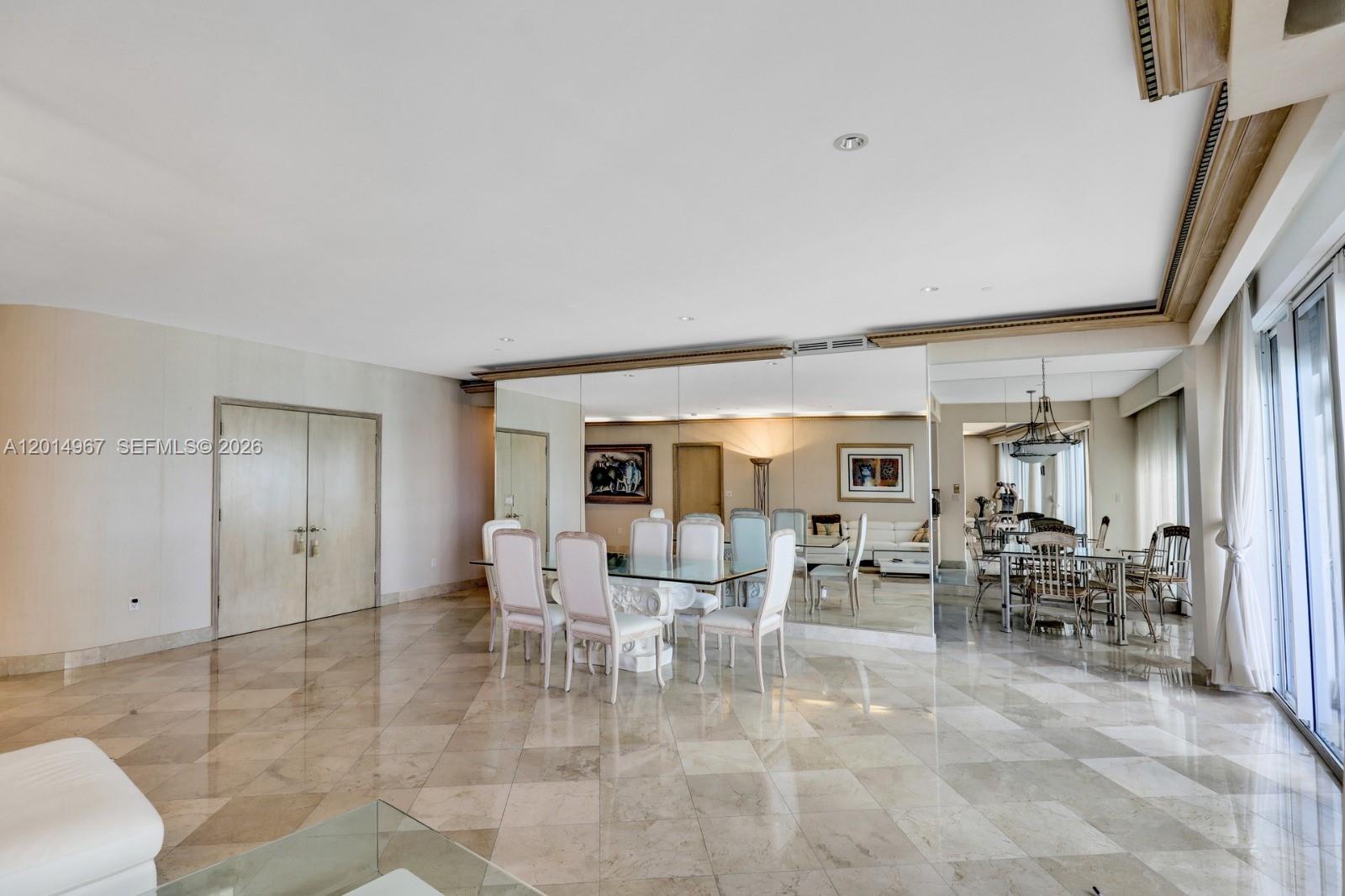 MAJESTIC TOWER - Residential