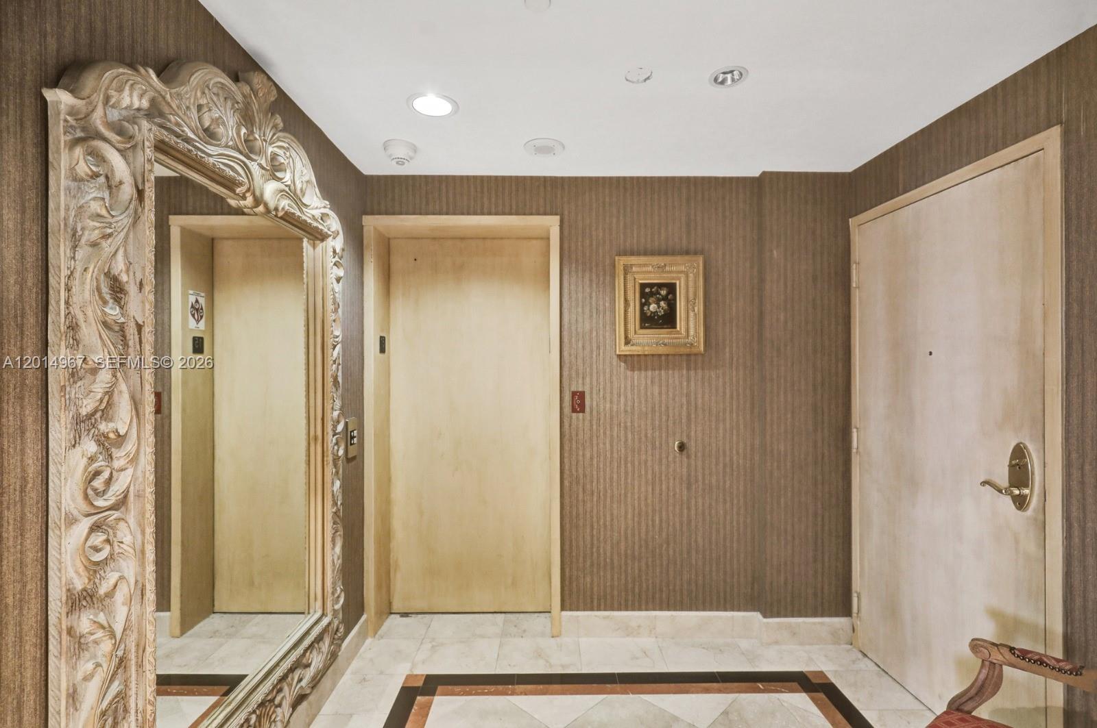 MAJESTIC TOWER - Residential