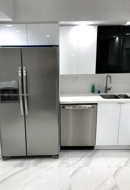 WINSTON TOWERS 200 - Residential Lease