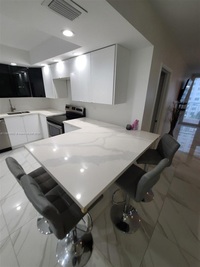 WINSTON TOWERS 200 - Residential Lease