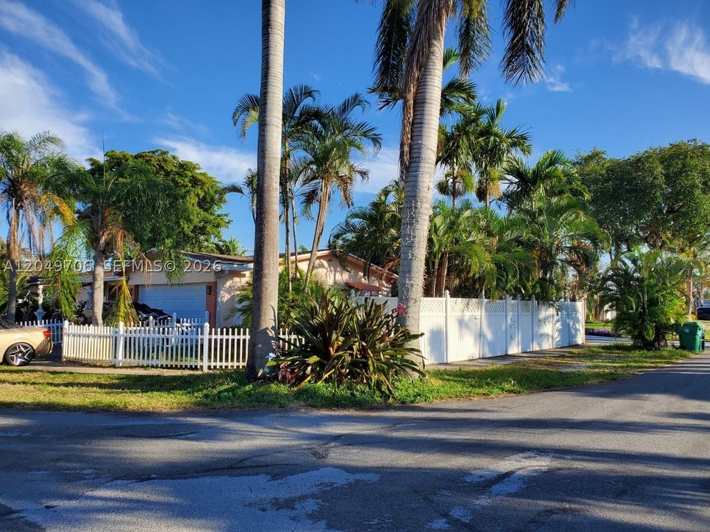 Photo of 804 NW 8th St, Dania Beach, FL 33004 (MLS # A12049706)