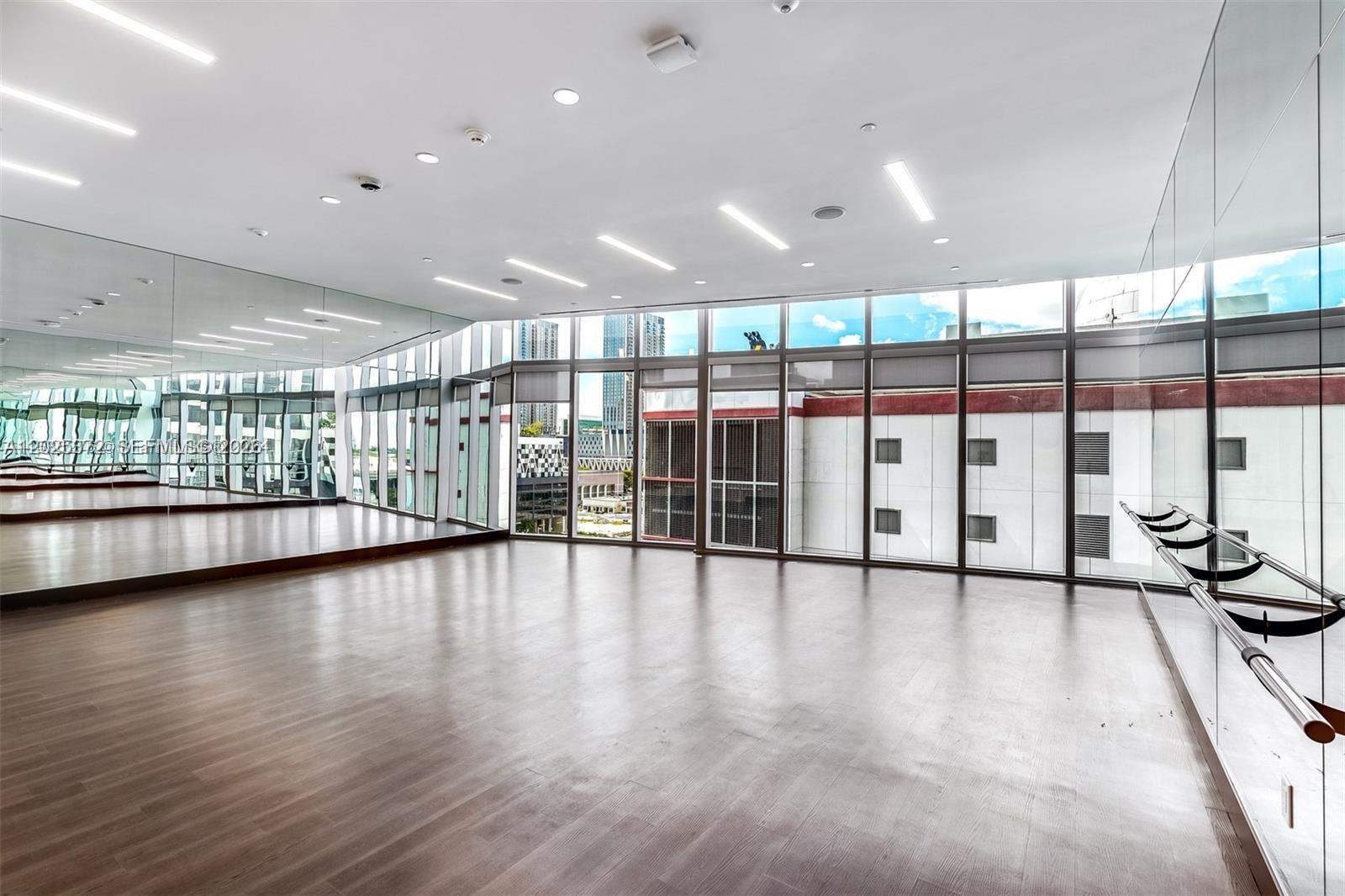 PARAMOUNT MIAMI WORLDCENT - Residential