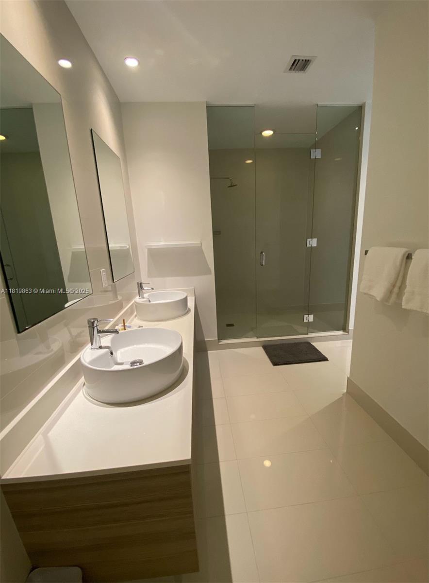 3401 MIDTOWN CONDO - Residential Lease