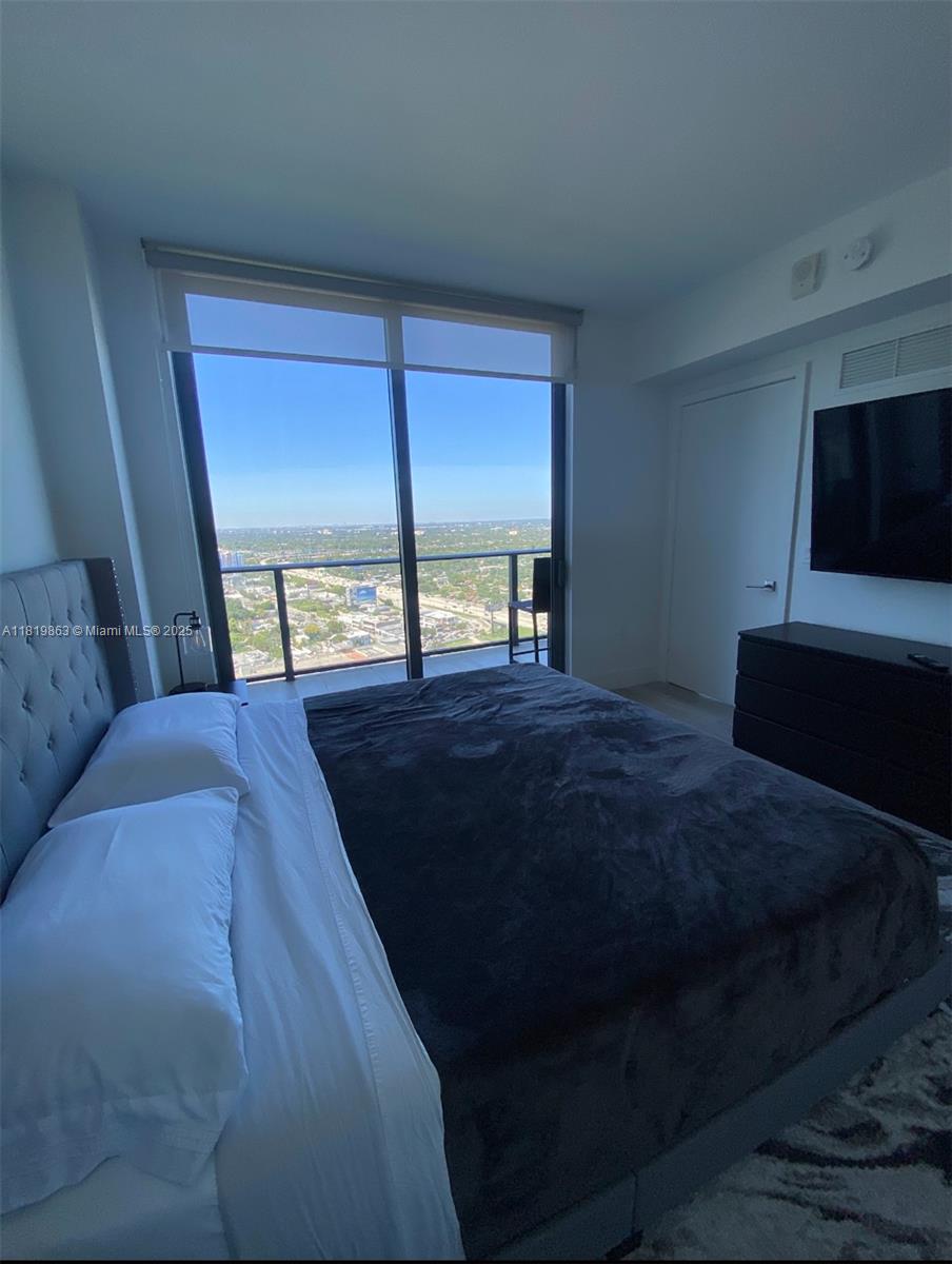 3401 MIDTOWN CONDO - Residential Lease