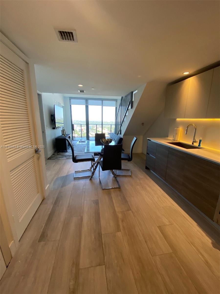 121 NE 34th St PH3212