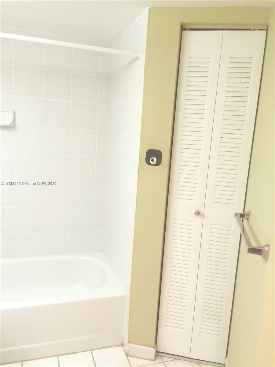 PARC CENTRAL AVENTURA EAS - Residential Lease