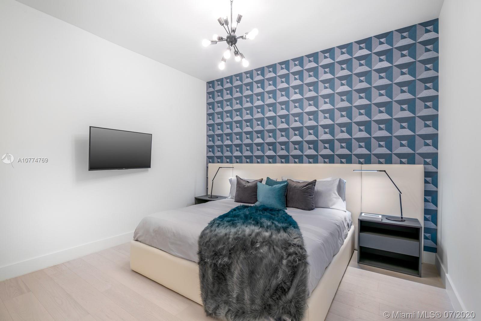 CONTINUUM ON SOUTH BEACH - Residential