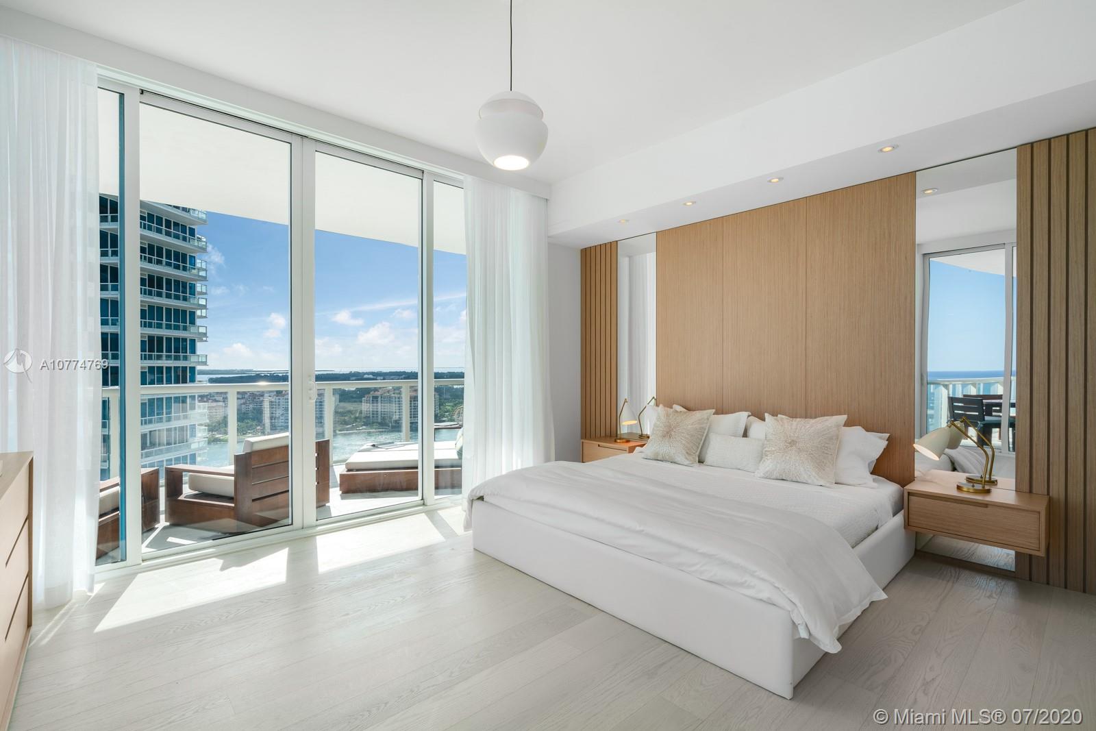CONTINUUM ON SOUTH BEACH - Residential
