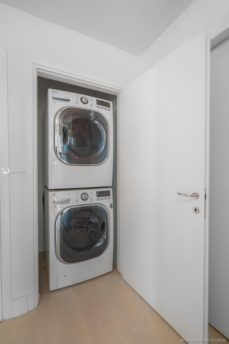 CONTINUUM ON SOUTH BEACH - Residential