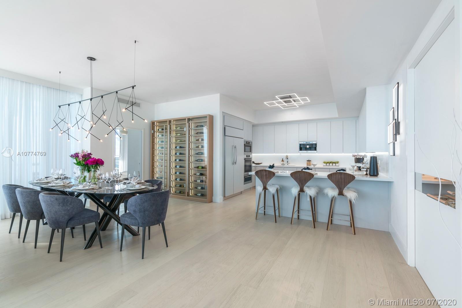 CONTINUUM ON SOUTH BEACH - Residential