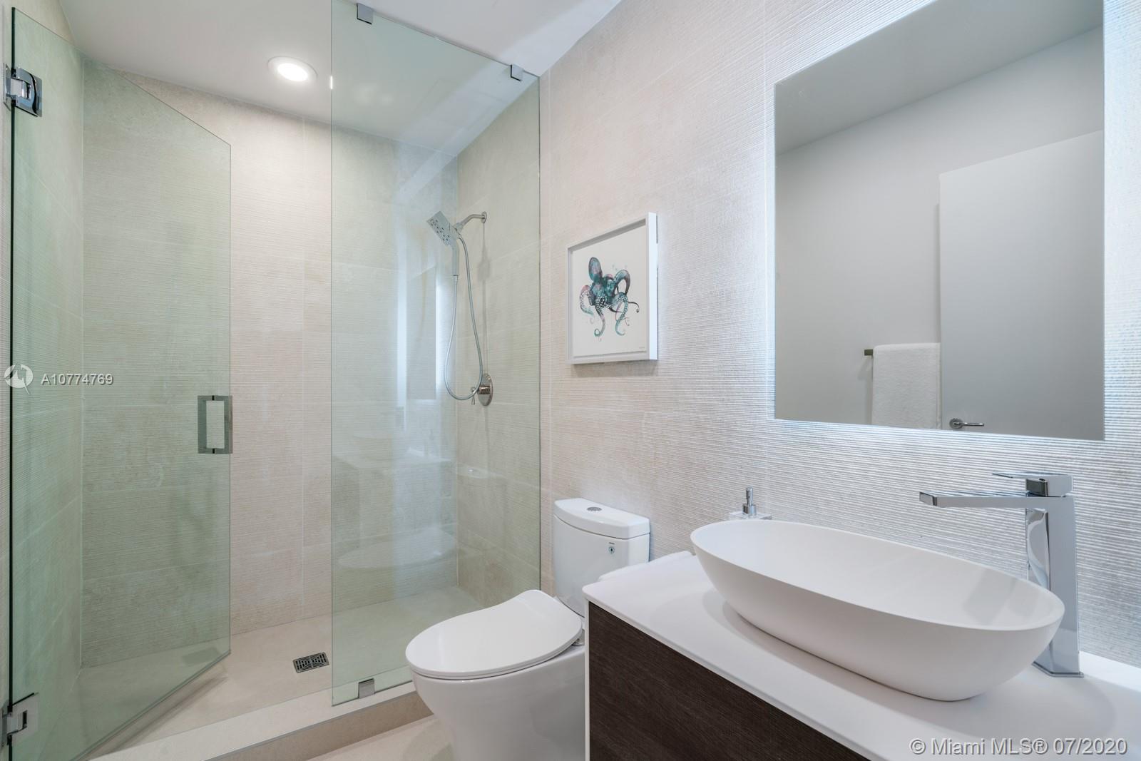 CONTINUUM ON SOUTH BEACH - Residential