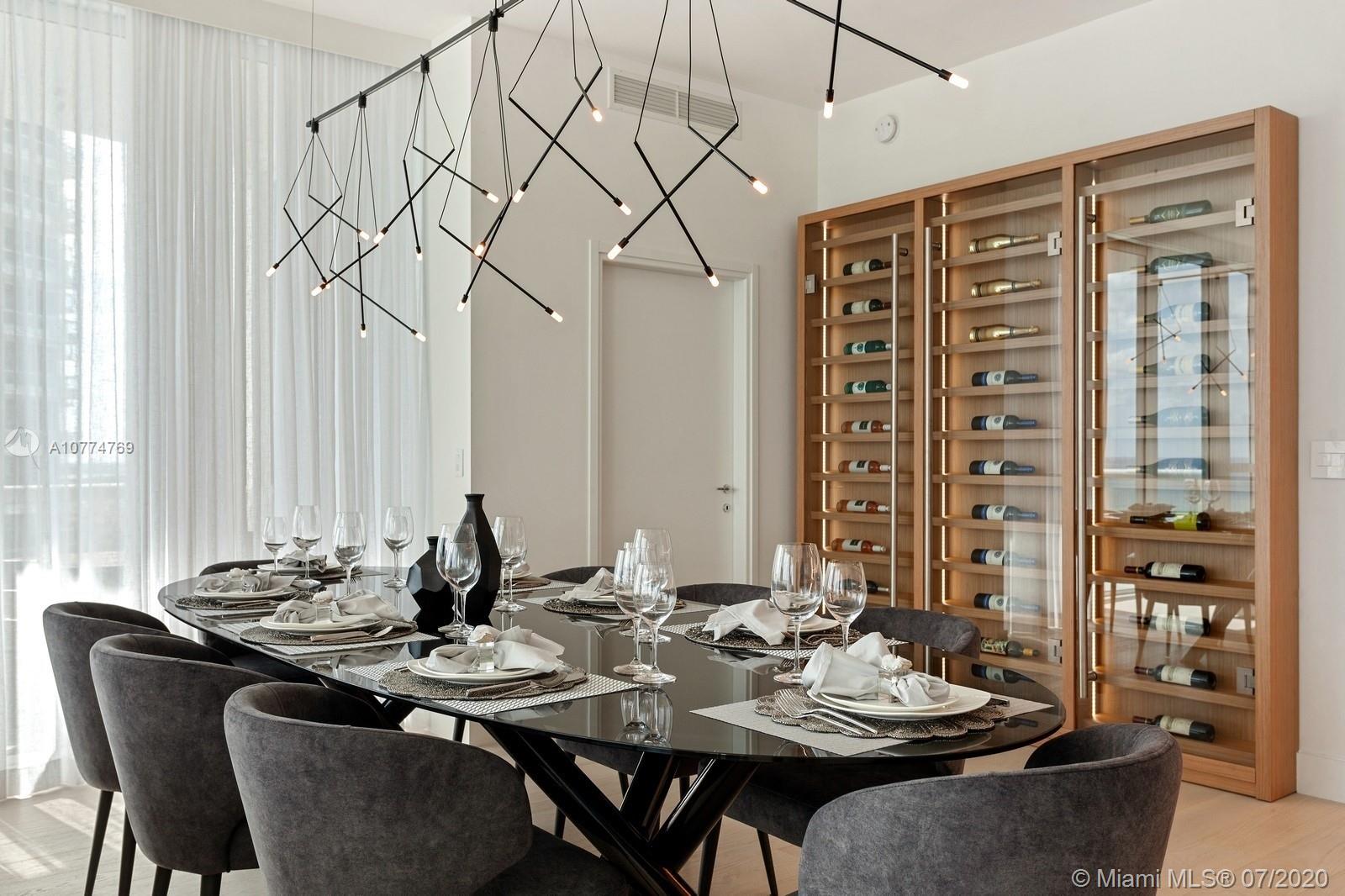 CONTINUUM ON SOUTH BEACH - Residential