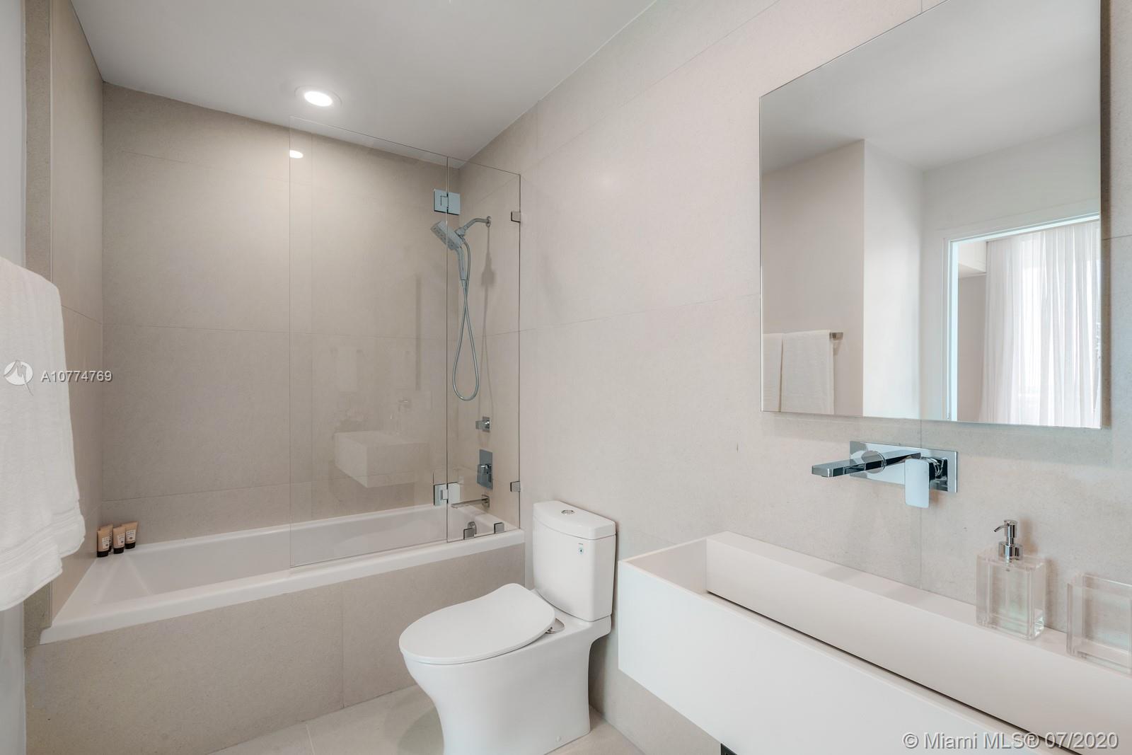 CONTINUUM ON SOUTH BEACH - Residential