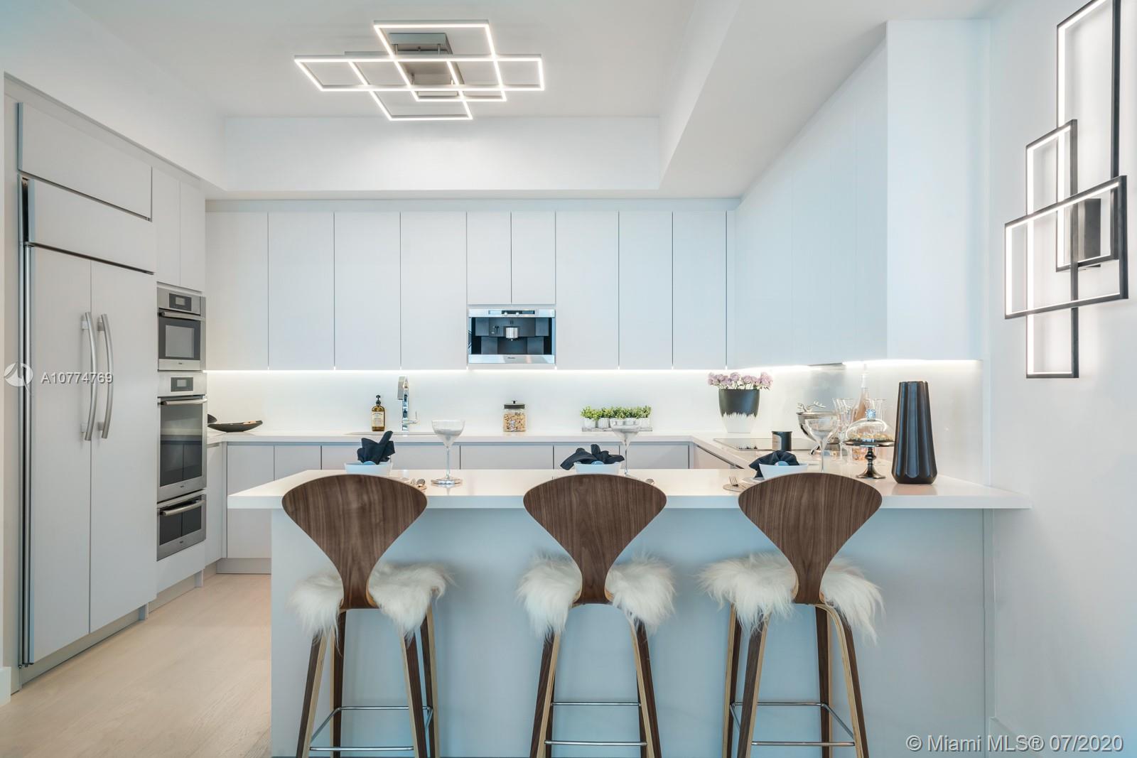 CONTINUUM ON SOUTH BEACH - Residential