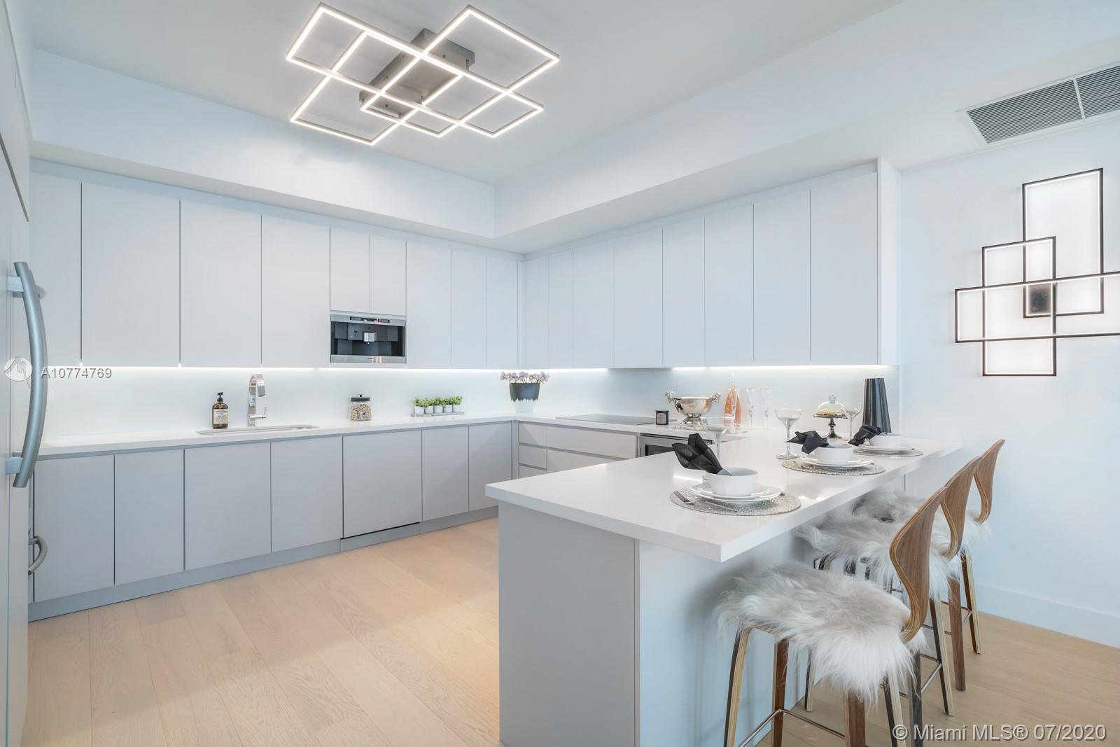 CONTINUUM ON SOUTH BEACH - Residential