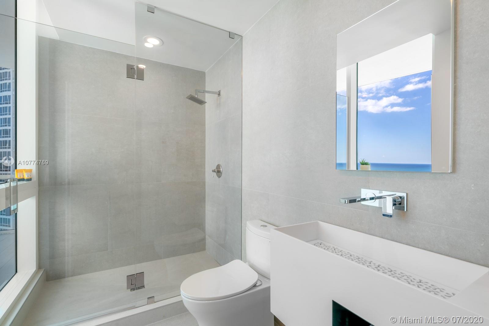 CONTINUUM ON SOUTH BEACH - Residential