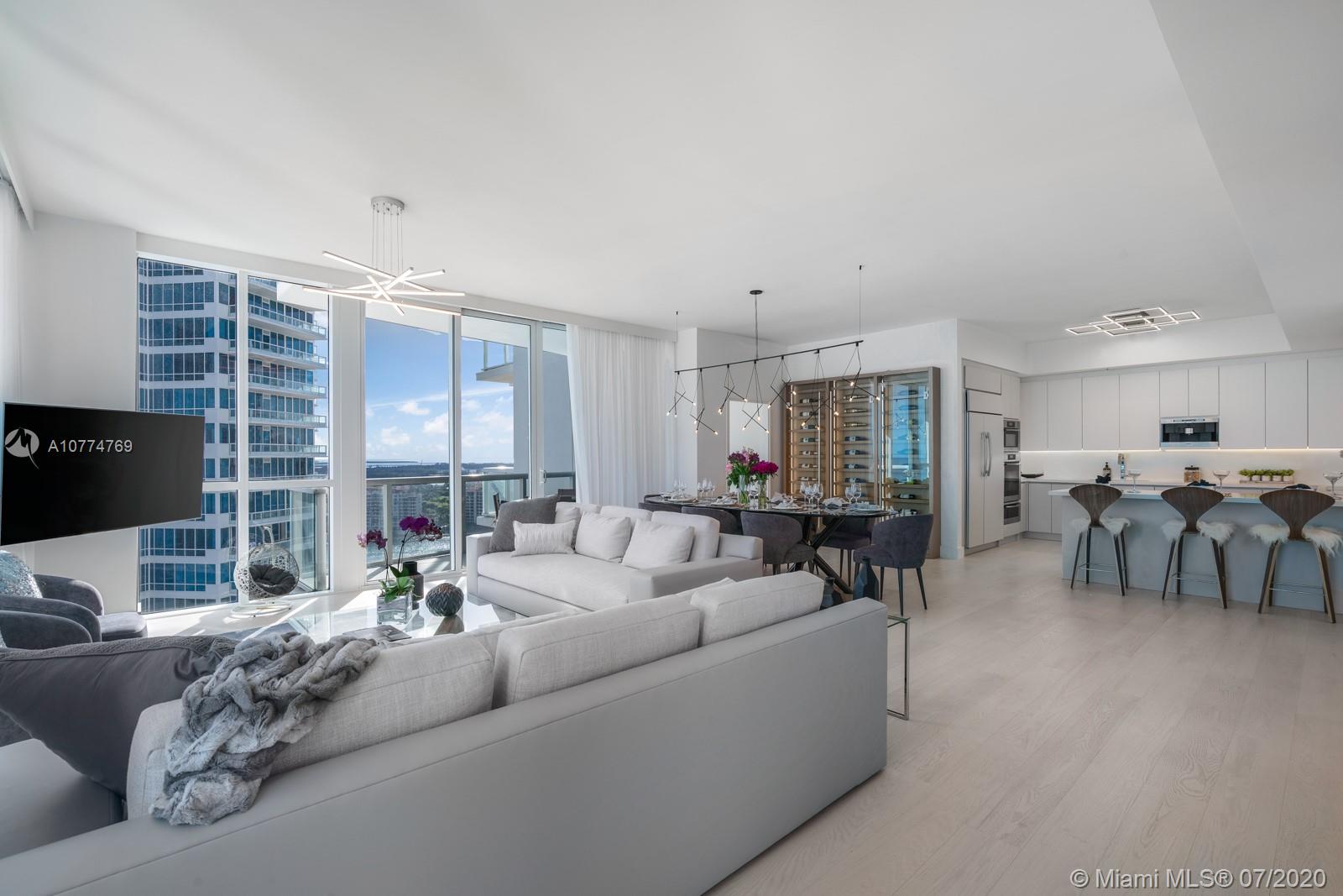 CONTINUUM ON SOUTH BEACH - Residential
